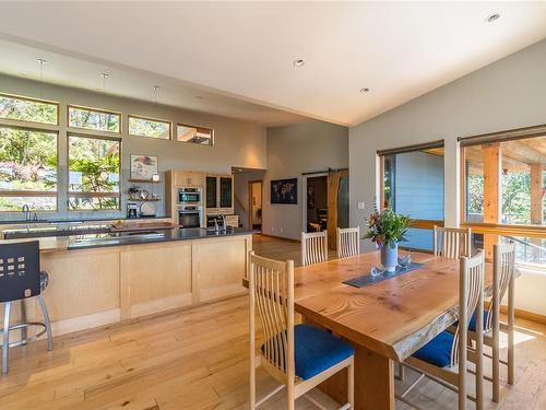 1735 Claudet Rd, Nanoose Bay, BC - Indoor Photo Showing Dining Room