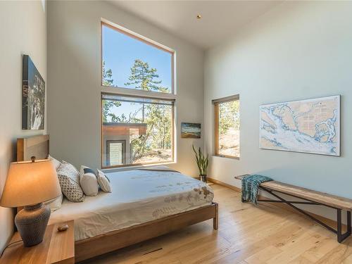 1735 Claudet Rd, Nanoose Bay, BC - Indoor Photo Showing Bedroom