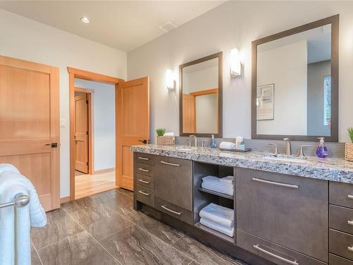 1735 Claudet Rd, Nanoose Bay, BC - Indoor Photo Showing Bathroom