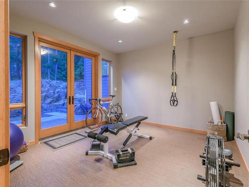 1735 Claudet Rd, Nanoose Bay, BC - Indoor Photo Showing Gym Room