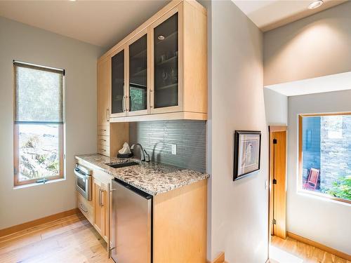 1735 Claudet Rd, Nanoose Bay, BC - Indoor Photo Showing Kitchen