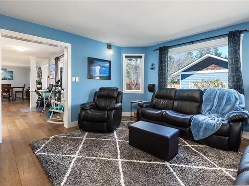 269 Spindrift Rd, Courtenay, BC - Indoor Photo Showing Living Room