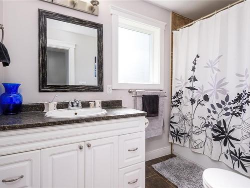269 Spindrift Rd, Courtenay, BC - Indoor Photo Showing Bathroom