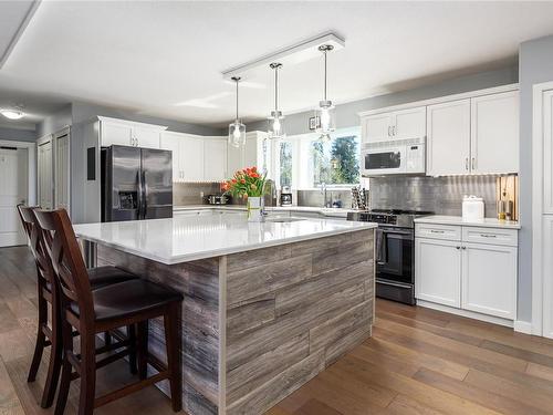 269 Spindrift Rd, Courtenay, BC - Indoor Photo Showing Kitchen With Upgraded Kitchen