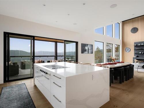 2029 Pinehurst Terr, Langford, BC - Indoor Photo Showing Kitchen With Upgraded Kitchen
