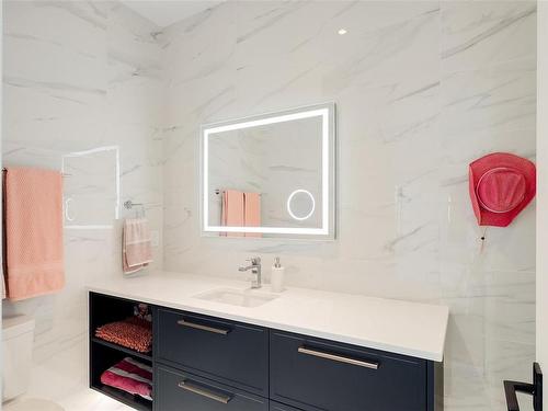 2029 Pinehurst Terr, Langford, BC - Indoor Photo Showing Bathroom