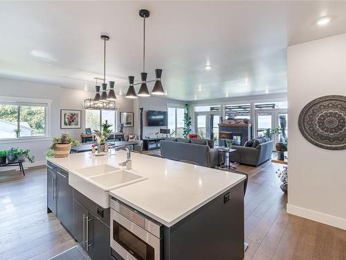 5109 Laguna Way, Nanaimo, BC - Indoor Photo Showing Kitchen With Upgraded Kitchen