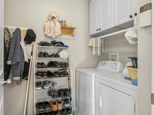 306 4Th Ave Exten, Ladysmith, BC - Indoor Photo Showing Laundry Room