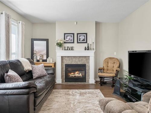 306 4Th Ave Exten, Ladysmith, BC - Indoor Photo Showing Living Room With Fireplace