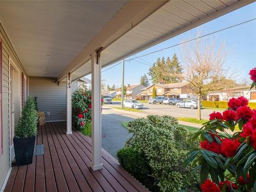 306 4Th Ave Exten, Ladysmith, BC - Outdoor With Deck Patio Veranda With Exterior