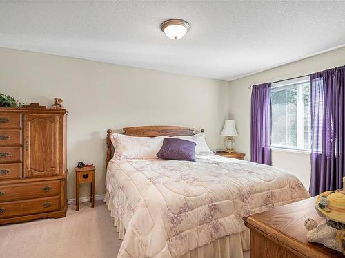 306 4Th Ave Exten, Ladysmith, BC - Indoor Photo Showing Bedroom