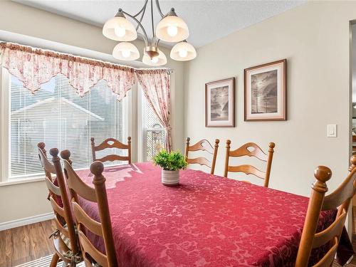 306 4Th Ave Exten, Ladysmith, BC - Indoor Photo Showing Dining Room