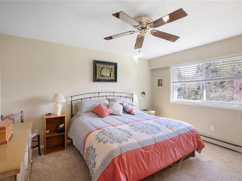 1594 Admiral Tryon Blvd, French Creek, BC - Indoor Photo Showing Bedroom