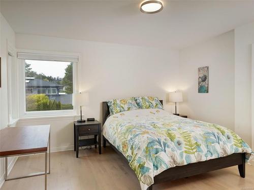 453 Oliver St, Oak Bay, BC - Indoor Photo Showing Bedroom