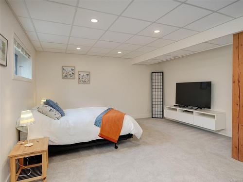 453 Oliver St, Oak Bay, BC - Indoor Photo Showing Bedroom