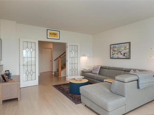 453 Oliver St, Oak Bay, BC - Indoor Photo Showing Living Room