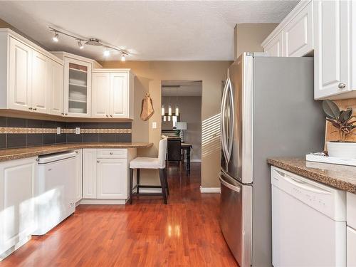 781 Cecil Blogg Dr, Colwood, BC - Indoor Photo Showing Kitchen