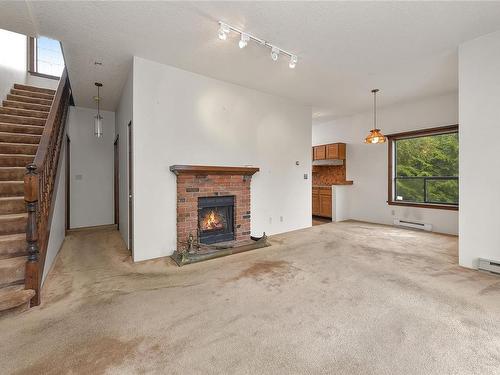 1142 Oscar St, Victoria, BC - Indoor With Fireplace