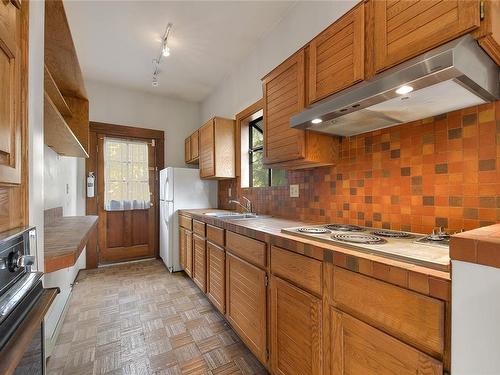 1142 Oscar St, Victoria, BC - Indoor Photo Showing Kitchen With Double Sink