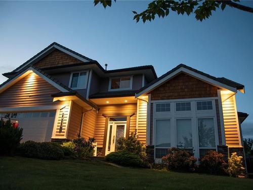 2055 Sussex Dr, Courtenay, BC - Outdoor With Facade