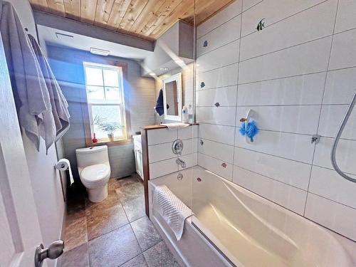 25 Timmins Street, Red Rock, ON - Indoor Photo Showing Bathroom