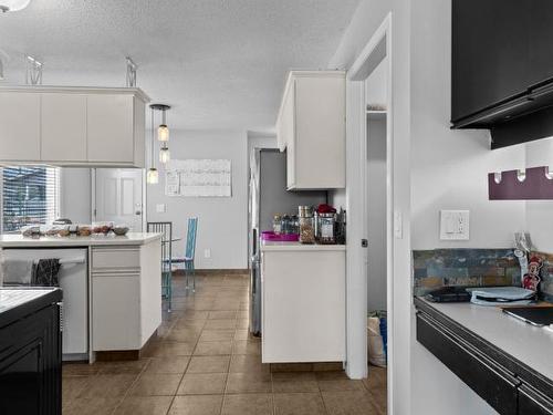 1186 Schreiner Street, Kamloops, BC - Indoor Photo Showing Kitchen