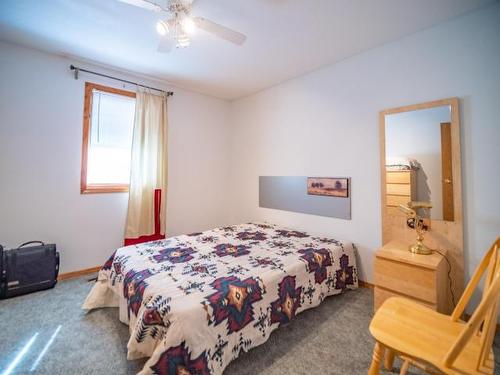 9792 Meadow Rd, Kamloops, BC - Indoor Photo Showing Bedroom