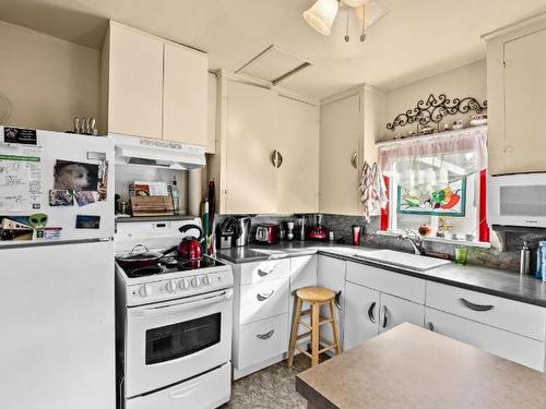 185 Yew Street, Kamloops, BC - Indoor Photo Showing Kitchen
