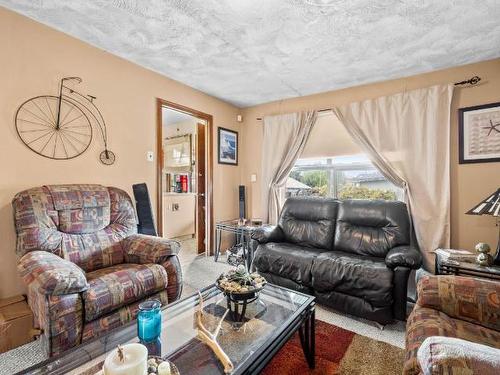 185 Yew Street, Kamloops, BC - Indoor Photo Showing Living Room
