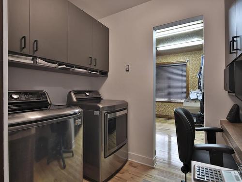 Salle de lavage - 2045 Rue Murray Bay, Mascouche, QC - Indoor Photo Showing Laundry Room