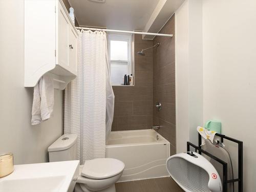 Bathroom - 5015 Boul. Lasalle, Montréal (Verdun/Île-Des-Soeurs), QC - Indoor Photo Showing Bathroom