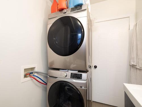 Bathroom - 5015 Boul. Lasalle, Montréal (Verdun/Île-Des-Soeurs), QC - Indoor Photo Showing Laundry Room
