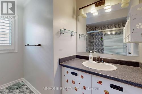2502 Burnford Tr, Mississauga, ON - Indoor Photo Showing Bathroom