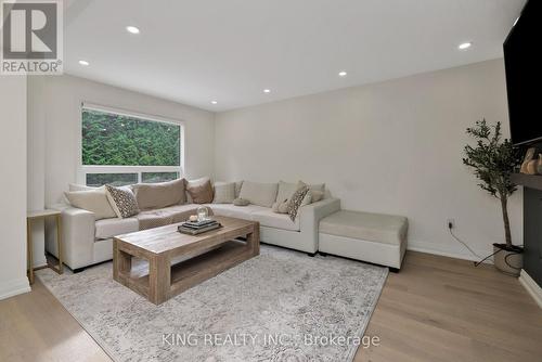 13 Ivan Avenue, Caledon, ON - Indoor Photo Showing Living Room