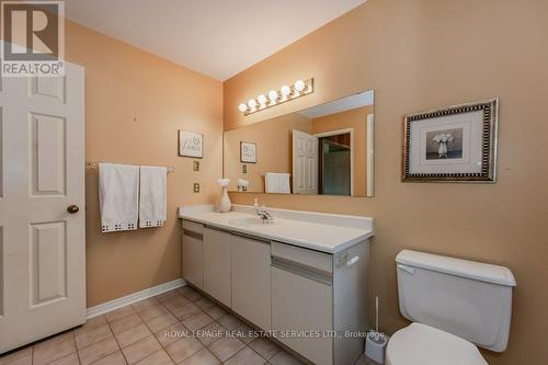 63 Tradewind Dr, Oakville, ON - Indoor Photo Showing Bathroom