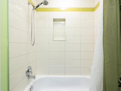 Bathroom - 5968 Av. Freud, Côte-Saint-Luc, QC 