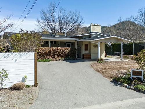 1880 Broadview Avenue, Kelowna, BC - Outdoor With Deck Patio Veranda