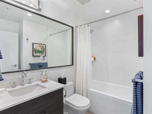 2505-1191 Sunset Drive, Kelowna, BC - Indoor Photo Showing Bathroom