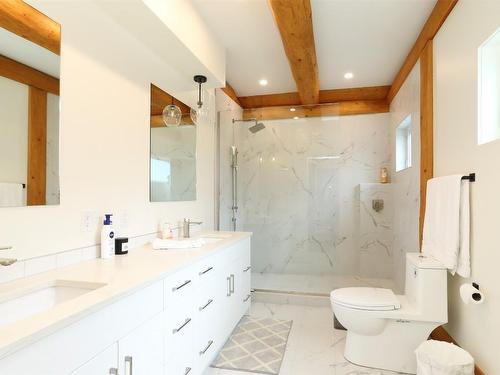 4-9995 Mcculloch Road, Kelowna, BC - Indoor Photo Showing Bathroom