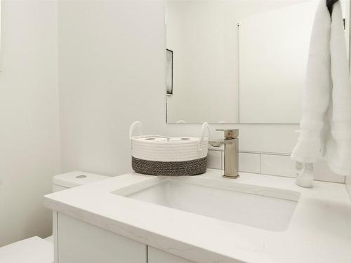 4-9995 Mcculloch Road, Kelowna, BC - Indoor Photo Showing Bathroom