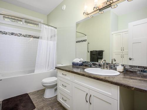 1-5720 Hartnell Road, Vernon, BC - Indoor Photo Showing Bathroom
