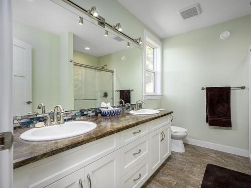 1-5720 Hartnell Road, Vernon, BC - Indoor Photo Showing Bathroom