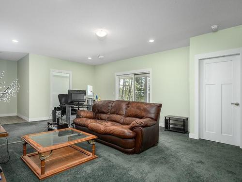 1-5720 Hartnell Road, Vernon, BC - Indoor Photo Showing Living Room