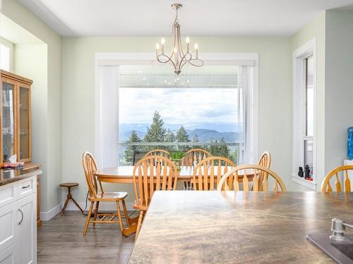 1-5720 Hartnell Road, Vernon, BC - Indoor Photo Showing Dining Room
