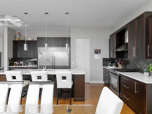 5342 Signet Crescent, Kelowna, BC - Indoor Photo Showing Kitchen With Upgraded Kitchen