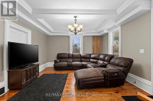 743 Janetville Road, Kawartha Lakes, ON - Indoor Photo Showing Living Room