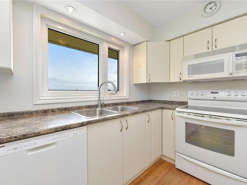 3080 Oakdowne Rd, Oak Bay, BC - Indoor Photo Showing Kitchen With Double Sink