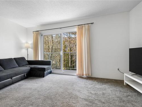 960 Inverness Rd, Saanich, BC - Indoor Photo Showing Living Room