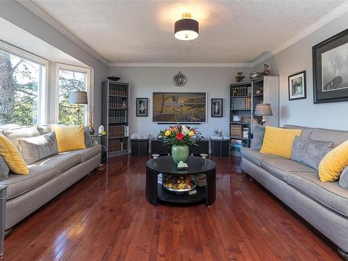 2281 Henlyn Dr, Sooke, BC - Indoor Photo Showing Living Room