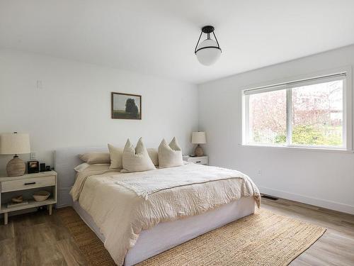 3519 Hidden Oaks Cres, Cobble Hill, BC - Indoor Photo Showing Bedroom